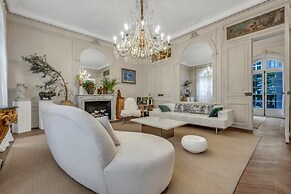 Luxury 5BR House Close to the Arc de Triomphe