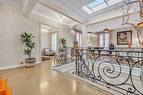Luxury 5BR House Close to the Arc de Triomphe