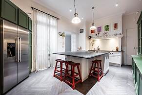 Luxury 5BR House Close to the Arc de Triomphe