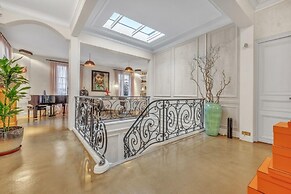Luxury 5BR House Close to the Arc de Triomphe