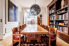 Prestigious Apartment Near the Trocadero