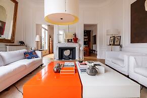Prestigious Apartment Near the Trocadero