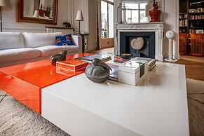 Prestigious Apartment Near the Trocadero