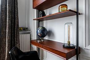 Prestigious Apartment Near the Trocadero