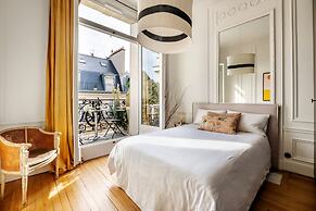 Prestigious Apartment Near the Trocadero