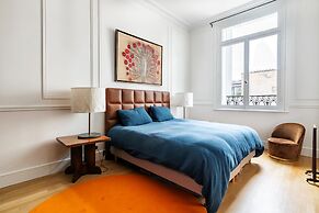 Prestigious Apartment Near the Trocadero