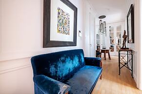 Prestigious Apartment Near the Trocadero