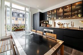 Prestigious Apartment Near the Trocadero