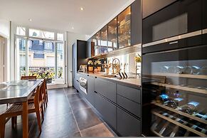 Prestigious Apartment Near the Trocadero