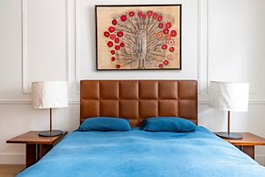 Prestigious Apartment Near the Trocadero
