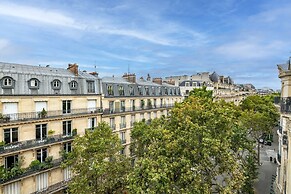 Prestigious Apartment Near the Trocadero