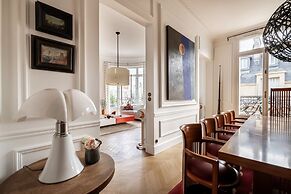 Prestigious Apartment Near the Trocadero