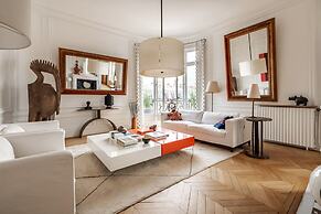 Prestigious Apartment Near the Trocadero