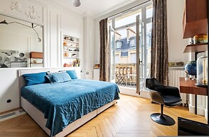 Prestigious Apartment Near the Trocadero