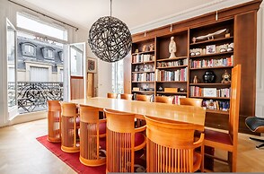 Prestigious Apartment Near the Trocadero