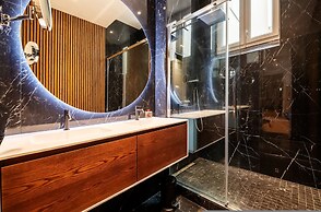 Prestigious Apartment Near the Trocadero