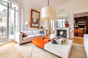 Prestigious Apartment Near the Trocadero