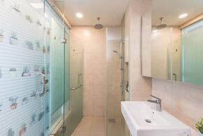 The Robertson Residences Free Gym & Pool