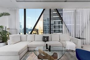 Maison Privee - Sky-High Panoramic Apt with Iconic Burj Khalifa Views