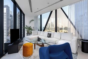 Maison Privee - Sky-High Panoramic Apt with Iconic Burj Khalifa Views