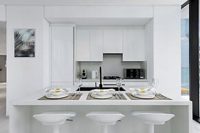 Maison Privee - Sky-High Panoramic Apt with Iconic Burj Khalifa Views