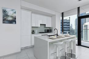 Maison Privee - Sky-High Panoramic Apt with Iconic Burj Khalifa Views