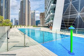 Maison Privee - Sky-High Panoramic Apt with Iconic Burj Khalifa Views