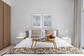 Maison Privee - Sky-High Panoramic Apt with Iconic Burj Khalifa Views