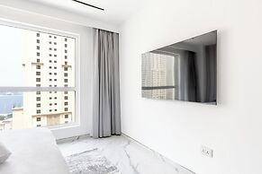 Seaside Elegance - Luxury 3-BR in JBR
