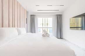 Seaside Elegance - Luxury 3-BR in JBR
