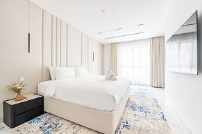 Seaside Elegance - Luxury 3-BR in JBR