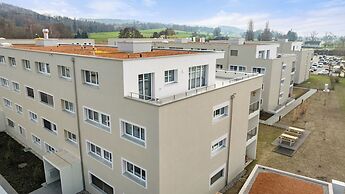 Hine Adon Avenches