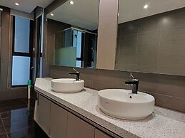 Expressionz Suites by Manhattan Group