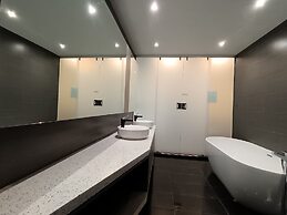 Expressionz Suites by Manhattan Group