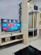 Cozy Quezon City Condo With Private Pool w Elevator Access