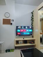 Cozy Quezon City Condo With Private Pool w Elevator Access