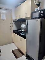 Cozy Quezon City Condo With Private Pool w Elevator Access
