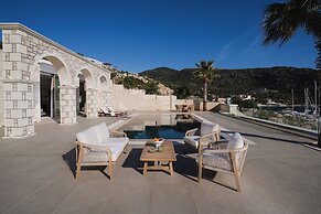 Alyria Sea Side Suites