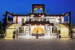 ELIVAAS Ivory Estate Pet-friendly Farm