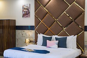 ELIVAAS Ivory Estate Pet-friendly Farm
