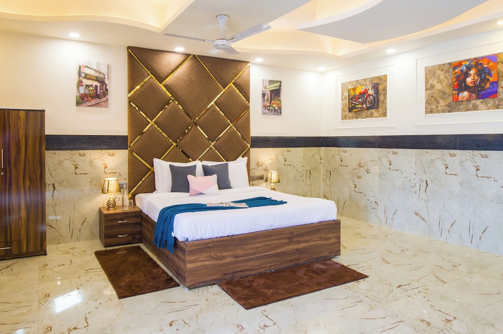 ELIVAAS Ivory Estate Pet-friendly Farm