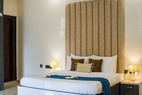 ELIVAAS Ivory Estate Pet-friendly Farm
