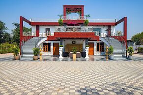 ELIVAAS Ivory Estate Pet-friendly Farm
