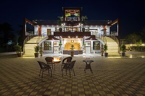 ELIVAAS Ivory Estate Pet-friendly Farm