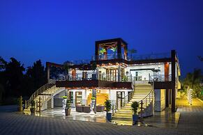 ELIVAAS Ivory Estate Pet-friendly Farm