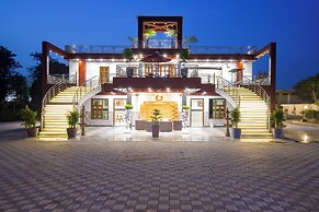 ELIVAAS Ivory Estate Pet-friendly Farm