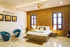 ELIVAAS Ivory Estate Pet-friendly Farm