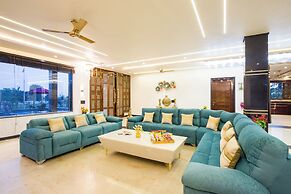 ELIVAAS Ivory Estate Pet-friendly Farm