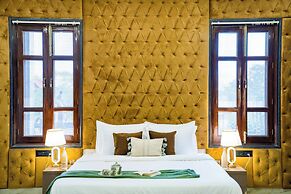 ELIVAAS Ivory Estate Pet-friendly Farm
