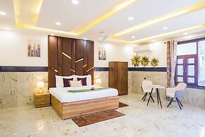 ELIVAAS Ivory Estate Pet-friendly Farm